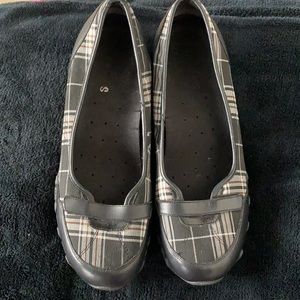 Skechers plaid slip on shoes. Size 8.